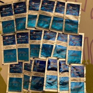 18pk: 3-D CREST white strips